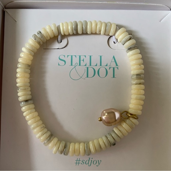 Stella & Dot Bohemian Beaded Charm Bracelet in Cream & Pearl - Picture 2 of 3
